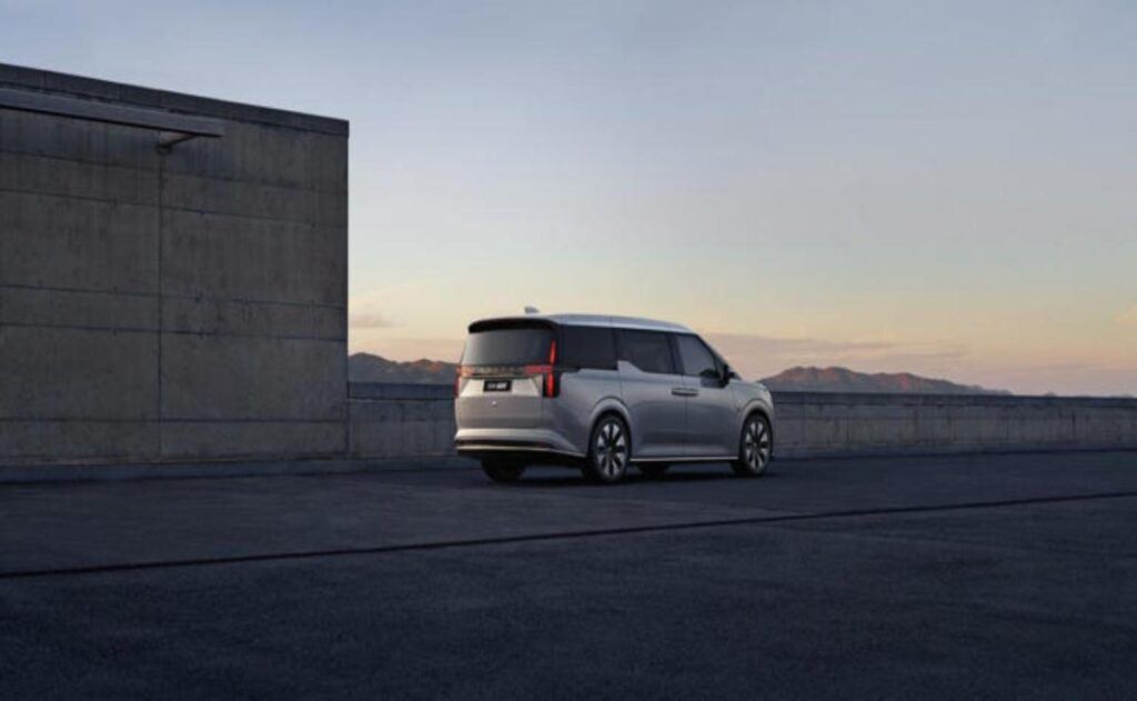 ¿Volvo podría lanzar una minivan híbrida en EE. UU.? Nuevas imágenes sugieren esta posibilidad.
