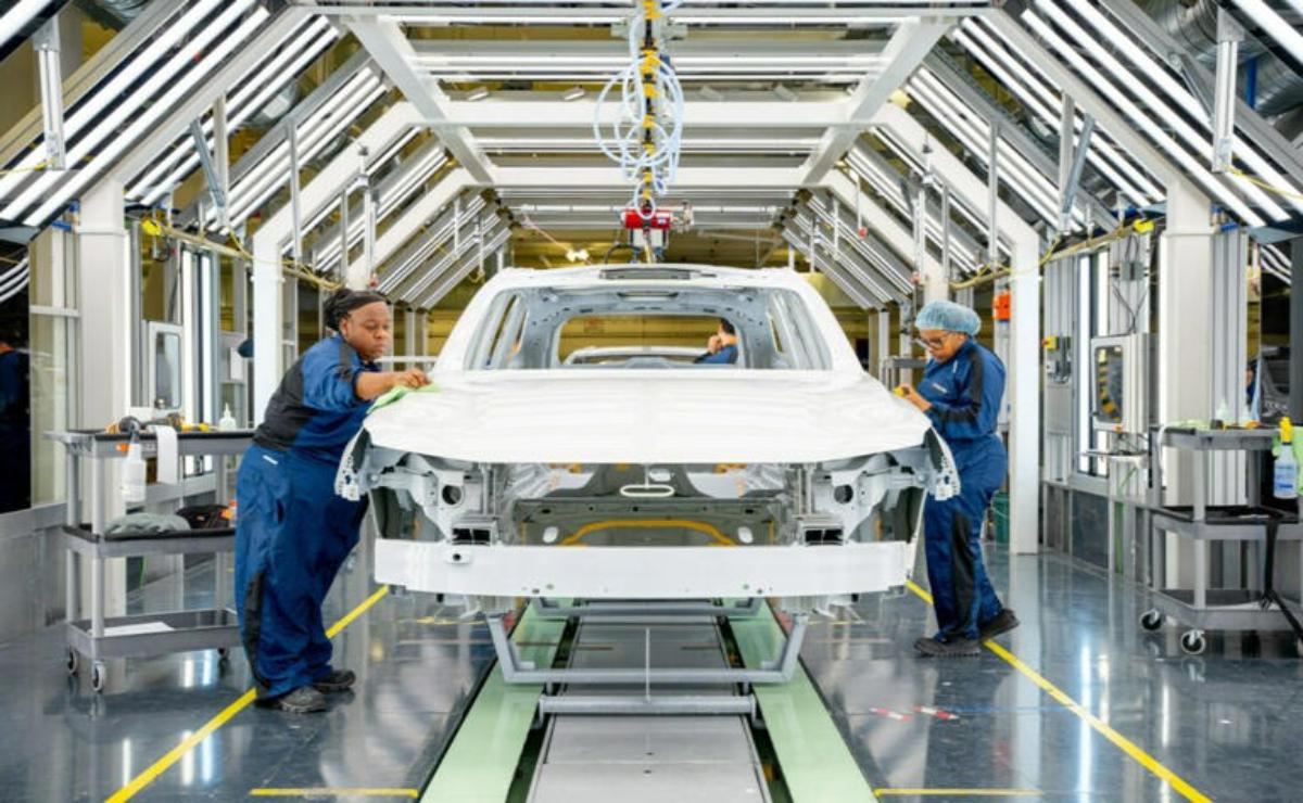 Volvo revoluciona el EX90 2026 con carga ultrarrápida y más tecnología.