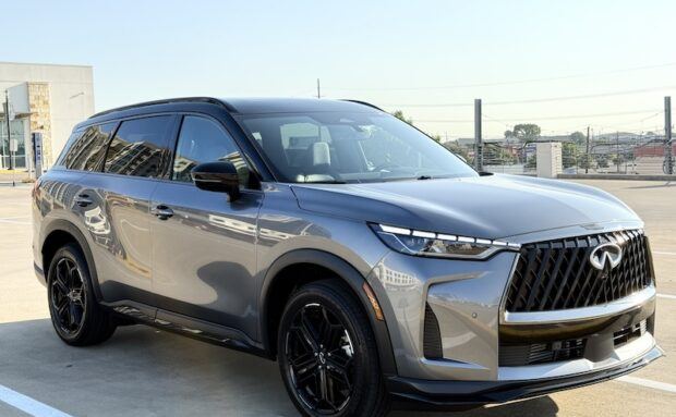 Frontal 3/4 de un Infiniti QX60 Sport AWD 2026