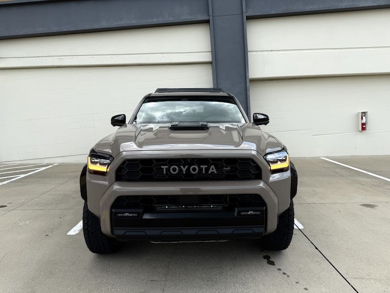 Frontal de un Toyota 4Runner 2025