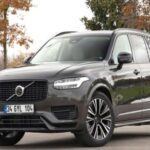 Fiabilidad duradera con el mantenimiento adecuado

El Volvo XC90 de primera generación es conocido por su solidez y durabilidad. Este SUV ofrece un diseño robusto que, con los cuidados adecuados, puede alcanzar más de 200.000 km sin muchos problemas. La clave para que este modelo se mantenga en buen estado es realizar cambios de aceite regulares y sustituir el cinturón de distribución en su debido momento. El sistema de transmisión Aisin es muy resistente, pero los expertos advierten que los brazos de suspensión necesitan atención constante. A pesar de algunas pequeñas reparaciones, el XC90 sigue siendo una opción fiable para los conductores que buscan durabilidad a largo plazo.