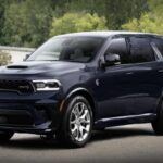 Costo promedio de mantenimiento a 10 años: $11,768
Precio inicial 2025: $40,090

La Dodge Durango es un SUV grande con un diseño robusto y una gran capacidad de remolque. Sin embargo, su mantenimiento a largo plazo puede resultar costoso, especialmente cuando se consideran sus componentes mecánicos más grandes y su alto consumo de combustible. Aunque es ideal para aquellos que buscan poder y espacio, los costos de mantenimiento y reparación a lo largo de 10 años pueden ser un lastre para quienes buscan estabilidad financiera durante la jubilación. Su tamaño y peso también pueden hacerla más difícil de manejar para conductores de edad avanzada.