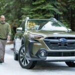 El Subaru Outback ha sido durante mucho tiempo uno de los favoritos para aquellos que buscan un coche versátil y capaz en viajes largos. Equipado con tracción total (AWD), este SUV ofrece una gran capacidad para enfrentarse a diferentes condiciones meteorológicas y terrenos. Además, su espacioso interior y su excelente economía de combustible lo hacen perfecto para recorrer grandes distancias sin perder comodidad. Con asientos amplios, espacio para equipaje y un sistema de infoentretenimiento intuitivo, el Outback convierte cualquier trayecto largo en una experiencia placentera.