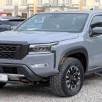 Mejor opción por relación calidad-precio

La Chevrolet Colorado es una de las camionetas medianas más equilibradas del mercado. En comparación con su hermano gemelo, el GMC Canyon, la Colorado ofrece un precio inicial más bajo y una gama de motores más potente. Con opciones que van desde un motor de 4 cilindros hasta un V6, es capaz de ofrecer una excelente capacidad de remolque, destacándose por encima de otras en su categoría.

Su interior es sencillo y funcional, aunque algo menos refinado que en el Canyon, pero sigue siendo cómodo para el día a día. Lo mejor de esta camioneta es su capacidad de remolque, que está entre las mejores de su clase, y su fiabilidad, aunque con algunas críticas sobre su rendimiento a largo plazo.