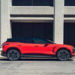 El Chevrolet Blazer EV se mantiene firme en la décima posición, con 20,825 unidades vendidas hasta el momento en 2025. Este SUV eléctrico de tamaño mediano, lanzado a finales de 2023, ha visto un aumento del 37% en sus ventas comparado con el año anterior. A pesar de que sus ventas cayeron un 1% en el tercer trimestre, sigue siendo una opción atractiva por su diseño y tecnología, que incluye una batería con una autonomía impresionante.