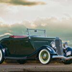 El Ford Flathead V8 es uno de los motores más icónicos en la historia de los automóviles. Desde su lanzamiento, este motor se convirtió en el primero en hacer accesible el V8 a las masas, lo que permitió a los entusiastas del motor comenzar a experimentar con la sintonización y la personalización. Su fiabilidad y facilidad de modificación lo convirtieron en un favorito entre los hot rodders. El Flathead V8 marcó el comienzo de la fascinación de América por los motores V8, un amor que perdura hasta el día de hoy.