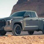 La Toyota Tundra es una pickup de gran tamaño que, pese a la reputación de la marca, presenta bajas puntuaciones de confiabilidad. Problemas mecánicos y electrónicos han afectado su desempeño, impactando negativamente en la clasificación general de Toyota según Consumer Reports.
