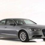 El Audi A6 es conocido por su refinamiento y lujo, pero uno de los aspectos menos comentados es su descomunal depreciación. Los propietarios de un A6 pueden esperar perder más del 58% de su valor original en solo cinco años, lo que representa una pérdida de aproximadamente 35,000 dólares en el modelo base. A pesar de su alta calidad, los sedanes premium como el A6 son conocidos por perder valor rápidamente, lo que hace que no sea la mejor opción a largo plazo si lo que buscas es mantener tu inversión.