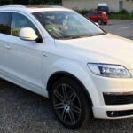 El BMW X5 combina rendimiento y confort, siendo uno de los SUV más deseados del mercado. Sin embargo, comparte el problema de depreciación rápida que afecta a muchos vehículos de lujo. A pesar de su alto precio inicial, el valor del X5 disminuye rápidamente debido a factores como el alto costo de mantenimiento y la disponibilidad de modelos más nuevos y con mejores características. La depreciación de este modelo puede ser significativa en los primeros años, lo que reduce su atractivo para los compradores a largo plazo.