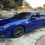 A pesar de su diseño limpio y sus aspiraciones deportivas, el Acura TLX nunca logró captar por completo la atención de los conductores estadounidenses. En 2025, este sedán de lujo está siendo gradualmente reemplazado por SUVs más espaciosos que se alinean mejor con las preferencias actuales. Aunque el TLX ofrecía una conducción dinámica, los cambios en las prioridades del mercado y la creciente demanda de vehículos más versátiles lo han dejado atrás. Este modelo, que prometía mucho, no pudo adaptarse a la evolución de los gustos en el mercado.