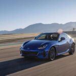 Subaru ha sido una marca que ha ganado más confianza en cuanto a fiabilidad en los últimos años, a pesar de algunos problemas de antaño, como fallos en juntas de culata y problemas con las transmisiones CVT. En 2025, ha dado la sorpresa al ocupar el primer lugar en fiabilidad. Modelos como el Impreza y el Forester han destacado por su excepcional fiabilidad, logrando puntuaciones muy por encima del promedio. Subaru se caracteriza por utilizar tecnología probada y fiable, lo que reduce las incidencias mecánicas. A pesar de algunos tropiezos con el Solterra EV, la marca ha sabido mejorar notablemente en cuanto a calidad y durabilidad.