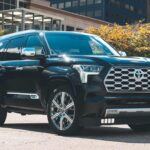 El Toyota Sequoia es el líder indiscutible en durabilidad, con un 39,1% de probabilidad de alcanzar las 250,000 millas. Este SUV de gran tamaño es conocido por su robustez, calidad de construcción y fiabilidad a largo plazo. Con una mecánica sencilla pero eficiente, el Sequoia sigue siendo una de las mejores opciones para quienes buscan un vehículo que pueda soportar muchos kilómetros de forma continua. Además, su capacidad para transportar grandes cargas y su rendimiento en terrenos difíciles lo convierten en un favorito para familias y aventureros.