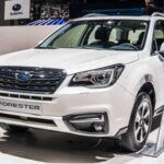 El Subaru Forester ha recibido un rediseño reciente que refuerza aún más su reputación por ser una de las opciones más confiables del mercado. Este SUV compacto es conocido por su excelente sistema de tracción integral simétrica, lo que lo convierte en una excelente opción para quienes buscan aventura o simplemente un vehículo para el día a día. El Forester no solo es práctico y espacioso, sino que también destaca en cuanto a seguridad, con un diseño que hace que sea apto para una amplia variedad de terrenos.

Puntos fuertes: Tracción total simétrica, fiabilidad, excelente en condiciones variadas.
Consejo: Perfecto para familias activas o para quienes buscan un vehículo que no solo se quede en la ciudad.
