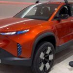 Una propuesta que genera dudas
La Fisker Alaska suena bien en teoría: una batería de 75-113 kWh, con un rango de autonomía de entre 230 y 340 millas y una capacidad de remolque de hasta 4,400 libras. Sin embargo, la historia de Fisker está marcada por lanzamientos fallidos y problemas financieros, lo que ha dejado a muchos escépticos. Aunque el precio inicial ronda los 45,000 dólares, la inestabilidad financiera de la marca y la falta de una durabilidad comprobada hacen que la Alaska sea difícil de tomar en serio como una opción viable.

Puntos débiles: Historia de fallos de Fisker, dudas sobre su fiabilidad y estabilidad de producción.