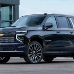 El Chevy Suburban, al igual que el Tahoe, también permanecerá mayormente sin cambios para el modelo 2026. La producción comenzará en septiembre de 2025, y se espera que llegue al mercado a finales del mismo año. Este SUV de gran tamaño sigue siendo uno de los favoritos para aquellos que buscan espacio y versatilidad. Con su configuración de tres filas y capacidad para hasta ocho pasajeros, el Suburban sigue siendo una opción destacada en el segmento de SUVs familiares de tamaño completo. Aunque no habrá grandes novedades, la comodidad y la capacidad de carga continúan siendo sus principales atractivos.
