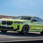 El BMW X4 M es una máquina que no deja indiferente. Con su motor de seis cilindros en línea y doble turbo de 3.0 litros que produce 503 caballos de fuerza, acelera de 0 a 100 km/h en solo 3.9 segundos. Este SUV coupé combina una estética deportiva con una suspensión afinada por M, lo que le permite maniobrar con agilidad en carreteras sinuosas. Su interior está a la altura de las expectativas, con materiales premium, asientos deportivos M y el sistema iDrive más avanzado de BMW, todo diseñado para mejorar la experiencia de conducción.