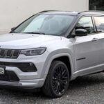 El Jeep Compass prometía aventuras sin fin y la robustez que caracteriza a la marca Jeep, pero muchas veces no cumplió con las expectativas. Su estética era llamativa, pero fuera de los caminos, el Compass dejaba mucho que desear. En lugar de ser un todoterreno, muchos propietarios lo encontraron más como un 