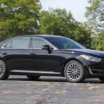 Genesis, la división de lujo de Hyundai, combina confort y simplicidad. Modelos como el G70 destacan por su conducción serena y su interior pensado para la facilidad de uso. La tecnología de seguridad estándar, como frenado de emergencia y aviso de salida de carril, aporta tranquilidad sin complicaciones. Además, sus precios suelen ser más accesibles que los de los rivales alemanes y la garantía ayuda a controlar costes a largo plazo.