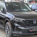 El Honda CR-V es un SUV que resalta por su fiabilidad. Este modelo ha sido un favorito para muchas familias, ya que muchos propietarios reportan que sus CR-V alcanzan fácilmente los 200,000 kilómetros o más. Además, es un vehículo económico, con un excelente rendimiento de combustible y un diseño familiar y práctico. Su interior espacioso, junto con sus características de almacenamiento inteligentes, lo convierten en un compañero perfecto para aventuras y viajes largos. El Honda CR-V es ideal tanto para los viajes diarios como para las escapadas de fin de semana, combinando practicidad, fiabilidad y una excelente relación calidad-precio.