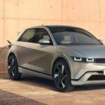 El Hyundai Ioniq 5 es un SUV eléctrico que no solo ha capturado la atención por su diseño futurista, sino también por su sobresaliente rendimiento en seguridad. Con una calificación TSP+, el Ioniq 5 ha demostrado tener una excelente protección para los ocupantes en diversas colisiones, como las pruebas de choque frontales y laterales. Este modelo ha sido altamente valorado por su capacidad de protección y sus avanzados sistemas de asistencia, como el control de estabilidad electrónico y el sistema de prevención de accidentes. El Ioniq 5 es una opción ideal para quienes buscan un SUV eléctrico y seguro, sin comprometer el rendimiento.