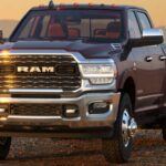 El Ram 3500 está diseñado para trabajos pesados y tiene una probabilidad del 24,3% de llegar a las 250,000 millas. Su motor diésel Cummins es famoso por su resistencia y capacidad de remolque, lo que lo convierte en el favorito de aquellos que necesitan un vehículo robusto para tareas de carga. Aunque no es el más cómodo ni el más eficiente en cuanto a consumo de combustible, su fiabilidad en tareas pesadas lo hace indispensable para muchos.

Puntos fuertes: Motor Cummins diésel, fiabilidad en remolques y trabajos pesados.

Consejo: Ideal para quienes necesitan un camión para trabajo pesado, pero no buscan lujo ni economía de combustible.