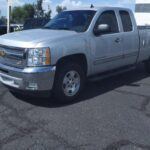 La Chevrolet Silverado 1500 es otra camioneta famosa por su fiabilidad y longevidad. Con su motor 5.3L V8, ha demostrado ser capaz de superar las expectativas de los propietarios, alcanzando fácilmente los 300,000 kilómetros y más. La Silverado ofrece una excelente combinación de rendimiento y fiabilidad, con una construcción robusta que permite que el vehículo resista el paso del tiempo.

El compromiso de Chevrolet con la innovación y la calidad es evidente en cada modelo de la Silverado. Con un motor potente y un diseño resistente, esta camioneta es una excelente opción para quienes necesitan un vehículo de trabajo fiable que también pueda manejar tareas pesadas.