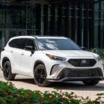 Porcentaje que aún permanece con el propietario original: 6,6%

El Toyota Highlander es la versión a gasolina del Highlander Híbrido, y a pesar de tener un mayor consumo de combustible, sigue siendo una excelente opción para aquellos que buscan un SUV espacioso y fiable. Este modelo destaca por su confort, la calidad de sus acabados interiores y la facilidad con la que puede atravesar largas distancias sin que los conductores sientan que se han desgastado. Con una reputación de durabilidad, muchos propietarios de Highlander disfrutan de una experiencia sin problemas, incluso después de una década o más de conducción.