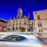 Maine completa el podio de los estados más seguros con una puntuación de 9/100. Con un descenso del 7% en el número de accidentes fatales per cápita, Maine demuestra un compromiso constante con la seguridad vial. Aunque el porcentaje de accidentes causados por velocidad y conducción bajo los efectos del alcohol es ligeramente superior al de Nebraska (17% y 69%, respectivamente), la diferencia es mínima. El bajo número de accidentes mortales, junto con la fuerte cultura de conducción responsable, ha permitido a Maine mantener su estatus como uno de los estados más seguros en cuanto a conducción.