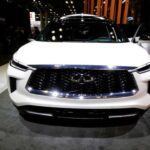 El Infiniti QX60 generó mucha expectación cuando fue lanzado al mercado, pero ha tenido dificultades para mantener su popularidad en el mercado de autos usados. A pesar de ser un SUV con una buena cantidad de características premium, no retiene su valor bien con el tiempo. Según Kelley Blue Book, el QX60 sufre una depreciación aproximada del 62% en los primeros cinco años. Esto se debe en parte a la competencia feroz de otras marcas de lujo que ofrecen características más modernas y con mejor valor de reventa.