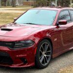 Aunque la Dodge Charger 2018 es conocida por su apariencia agresiva y su potente motor, algunos conductores se han quejado de fallos en el motor, como paradas aleatorias y retardos en la transmisión. Estos problemas afectan directamente el disfrute de conducir este coche deportivo, y las quejas bajo la Ley del Limón han señalado que la fiabilidad del Charger 2018 deja mucho que desear. A pesar de ser un coche de alto rendimiento, los problemas mecánicos recurrentes restan valor a su propuesta.