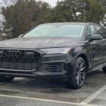 El Audi Q7 es un SUV grande, lujoso y espacioso, pero sus características de lujo suelen desgastarse con el tiempo, mientras que los costos operativos y de mantenimiento continúan aumentando. Si bien ofrece una experiencia de conducción premium, su alto costo de mantenimiento y su desgaste rápido hacen que pierda mucho valor en poco tiempo. El Q7 no es la mejor opción si te interesa conservar tu inversión a largo plazo.