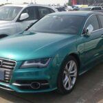 El Audi S7 siempre fue admirado por su silhouette fluida y su potencia, pero parece que el futuro de la marca se dirigirá hacia coches de alto rendimiento eléctrico. El S7, con su motor V8 y su estética deportiva, está siendo dejado atrás, ya que Audi se centra en el desarrollo de coches completamente eléctricos. Aquellos que soñaron con conducirlo por la autopista alemana deben darse prisa, pues es posible que el próximo S7 solo ofrezca un suave susurro en lugar de un rugido de motor.