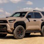 El Toyota 4Runner se encuentra entre los SUV más duraderos, con una probabilidad significativa de superar las 250,000 millas. Este modelo es reconocido por su resistencia tanto en carreteras como en terrenos accidentados, y es una opción preferida por aquellos que practican el off-road. La ingeniería de Toyota en el 4Runner lo hace ideal para quienes buscan un SUV capaz de aguantar el paso del tiempo sin grandes problemas de fiabilidad. Su estructura sólida y su motor confiable lo hacen una excelente opción para quienes priorizan la durabilidad.