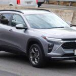 El Chevrolet Trax recibió un rediseño en 2024 y los cambios han valido la pena. Este SUV compacto es sorprendentemente espacioso, con un rendimiento que rivaliza con el de modelos más caros. Su precio asequible hace que sea una opción atractiva para aquellos que desean un SUV sin gastar una fortuna. El Trax es ideal para quienes buscan un vehículo moderno, eficiente y con una gran relación calidad-precio.

Puntos fuertes: Valor excepcional, buena eficiencia, diseño moderno.
Consejo: Si buscas un SUV compacto accesible con mucho que ofrecer, el Trax es difícil de superar.