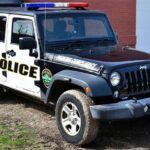 El Jeep Wrangler 2024 es uno de los SUVs más icónicos del mercado, pero su precio elevado no refleja la calidad que se ofrece. Un modelo de gama alta puede superar los $90,000, una cifra equivalente a un vehículo de lujo, pero el Wrangler no es nada lujoso. Su rendimiento en carretera es pobre, su economía de combustible es baja, y el ruido en el interior es notable. A menos que pases la mayoría de tu tiempo conduciendo en caminos sin pavimentar, el Wrangler no ofrece nada que justifique su precio.