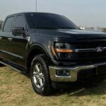 La Ford F-150 es una de las camionetas más populares y versátiles de todos los tiempos. Con una calificación de 9/10 de Car and Driver para el modelo 2025, la F-150 se considera una de las mejores camionetas en cuanto a relación calidad-precio. Con un precio inicial de $40,045, la F-150 XL 2025 es una de las opciones más asequibles para quienes buscan una camioneta confiable a largo plazo.