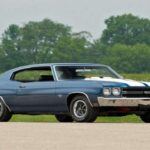 El Chevrolet Chevelle SS es otro clásico que sigue siendo muy recomendado por los mecánicos, y por buenas razones. Esta musculosa máquina de los años 60 y 70 es conocida por su diseño elegante, su rendimiento sobresaliente y su durabilidad. A pesar de ser un coche clásico, los mecánicos no dudan en recomendarlo debido a que es relativamente fácil de reparar y mantener.