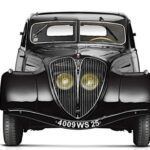 El diseño aerodinámico oculto

El Peugeot 402 de 1935 fue otro automóvil que se adelantó a su tiempo en términos de diseño aerodinámico. Siguiendo los pasos del Chrysler Airflow, Peugeot llevó la idea aún más lejos al ocultar los faros detrás de la parrilla del radiador, un concepto innovador que ayudaba a mejorar el flujo de aire sin sacrificar la iluminación. Aunque esta idea nunca fue adoptada masivamente por otros fabricantes, y rápidamente Peugeot abandonó el diseño, el 402 marcó un hito en la historia de la automoción por su enfoque radical hacia la aerodinámica.