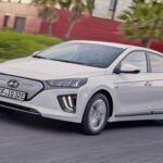 El Kia Ceed es una de las opciones más sólidas entre los compactos familiares. Su 98,8% de fiabilidad refleja un coche bien construido, con incidencias limitadas únicamente al sistema de navegación. Con un diseño equilibrado, buen espacio interior y el respaldo de la garantía de Kia, se consolida como el hatchback más fiable de su segmento.