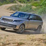 El Range Rover 2025 no es solo un SUV de lujo, sino un todoterreno con un rendimiento excepcional. Equipado con un motor diésel D350 de 3.0 litros, el Range Rover combina suavidad y potencia, con un impresionante tiempo de 0 a 100 km/h en 6.1 segundos. Su capacidad off-road es insuperable, gracias a un sistema de tracción integral y a su avanzado sistema de suspensión, lo que le permite sortear terrenos difíciles con facilidad. Para los que buscan un 4x4 que combine lujo con la habilidad de enfrentar los desafíos más duros fuera de la carretera, el Range Rover es una opción inmejorable.