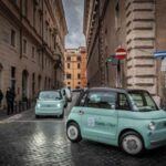 En Grecia, los vehículos eléctricos también están ganando terreno. Desde 2020, el número de autos eléctricos ha aumentado un 1,346%, alcanzando un 1.2% del total. A pesar de los precios elevados de la electricidad y la falta de incentivos recientes, las ventas de vehículos eléctricos han superado el 12% del total de ventas de coches nuevos. Este crecimiento rápido demuestra que, incluso en países con desafíos económicos, la adopción de vehículos eléctricos puede seguir adelante si hay un apoyo gubernamental adecuado y una infraestructura en expansión.