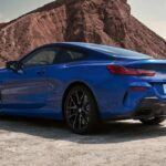 El BMW M850i 2026 es un deportivo que combina rendimiento y comodidad a la perfección. Con un motor V8 biturbo de 523 caballos de fuerza, alcanza los 60 mph en solo 3 segundos. A un precio base de $110,575, este coche ofrece una experiencia de conducción refinada gracias a su suspensión adaptativa. Su interior lujoso y su capacidad de respuesta hacen de este modelo una opción destacada para quienes buscan un deportivo elegante y eficiente para largos viajes. Ideal para recorrer carreteras sinuosas y disfrutar de un potente motor sin sacrificar confort.