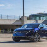 El Nissan Ariya, un SUV eléctrico que prometía conquistar el mercado estadounidense, vio su producción pausada tras solo tres años. Lanzado en 2023, el Ariya ofrecía versiones con hasta 335 hp y un alcance de hasta 304 millas, pero la marca japonesa decidió 