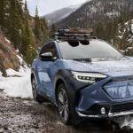 El Subaru Solterra es otro SUV eléctrico que ha logrado la codiciada calificación TSP+, destacándose por su impresionante capacidad de evitar accidentes. Equipado con control de estabilidad electrónico (ESC) de serie, un sistema esencial para la prevención de choques, el Solterra ofrece una conducción más segura en diversas condiciones. Además, Subaru ha integrado tecnologías avanzadas de asistencia al conductor, como la asistencia para mantenerse en el carril y la alerta de tráfico cruzado, que ayudan a minimizar los riesgos en la carretera. El Solterra es ideal para quienes buscan un SUV eléctrico seguro y confiable.