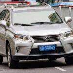 El Lexus RX es un SUV de lujo que ofrece una conducción cómoda y premium, pero también es conocido por su excepcional fiabilidad. Con el cuidado adecuado, muchos modelos del RX pueden superar los 400,000 kilómetros. Su combinación de lujo, confort y fiabilidad lo convierte en una opción atractiva para quienes buscan un SUV de segunda mano que ofrezca tanto prestaciones como longevidad.

Además de su excelente fiabilidad, el RX también es reconocido por su interior de alta calidad, su suave suspensión y su eficiente motorización. Los modelos híbridos del RX ofrecen un excelente rendimiento de combustible, lo que suma a su atractivo como vehículo usado de larga duración.