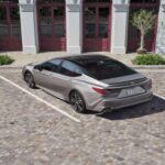 El Toyota Camry es uno de los sedanes más confiables y longevos del mercado. Conocido por su ingeniería sólida y su bajo costo de mantenimiento, el Camry ha sido una opción preferida por aquellos que buscan un vehículo duradero. Aproximadamente el 1,5% de los modelos Camry han superado las 200.000 millas, lo que demuestra la longevidad de este vehículo. La combinación de fiabilidad, eficiencia de combustible y bajo costo de mantenimiento lo convierte en un favorito entre los conductores que valoran la durabilidad y la economía.