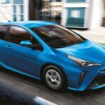 Porcentaje que aún permanece con el propietario original: 6,3%

El Toyota Prius es el pionero de los vehículos híbridos y sigue siendo una de las opciones más confiables para aquellos que buscan ahorrar combustible y reducir su huella de carbono. Con un consumo promedio que oscila entre 52 y 57 mpg, es una de las opciones más eficientes en términos de combustible en el mercado. A lo largo de los años, el Prius ha ganado elogios no solo por su fiabilidad, sino también por su bajo mantenimiento y sus excepcionales puntuaciones de fiabilidad. Gracias a su diseño innovador y su enfoque en la eficiencia, muchos propietarios siguen confiando en este modelo incluso después de más de una década de uso.