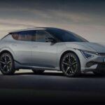 Precio base: $65,295

El Kia EV6 GT ha demostrado ser uno de los EV más emocionantes y accesibles del mercado, ganando premios como el Performance EV of the Year. Con 641 caballos de fuerza y la capacidad de ajustar los modos de conducción, este SUV eléctrico no solo es eficiente, sino también increíblemente divertido de manejar. Su capacidad de regeneración de energía y los modos de manejo personalizables permiten una conducción ágil, perfecta tanto para trayectos urbanos como para aventuras fuera de la ciudad. A un precio significativamente más bajo que otros SUV de alto rendimiento, el EV6 GT se posiciona como una opción accesible para quienes buscan un SUV práctico y dinámico.