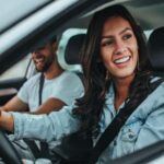 En autopistas y carreteras largas, el uso del control de crucero puede marcar una gran diferencia. Según el DOE, mantener una velocidad constante con el control de crucero ayuda a ahorrar gasolina, ya que previene fluctuaciones innecesarias en la aceleración y frenado. Esta técnica es ideal para mantener la eficiencia en viajes largos, especialmente si conduces de manera frecuente por carreteras abiertas.
