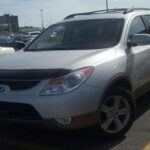 El Hyundai Veracruz 2008 fue un SUV mediano que representaba el modelo insignia de Hyundai en ese momento. Su combinación de comodidad, fiabilidad y precio accesible lo convirtió en una excelente opción para quienes buscaban un crossover de lujo sin el precio elevado de otras marcas. Su interior espacioso y la suavidad de su conducción fueron algunas de sus principales características, lo que lo hizo muy popular entre las familias que deseaban un SUV grande y cómodo.